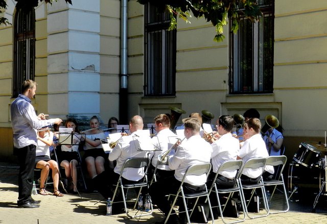 Emlékmenet a katonahősökért 2017 10